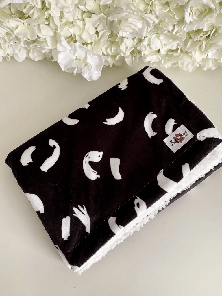 Sassy Paws Collection Black Panther - Dog blanket