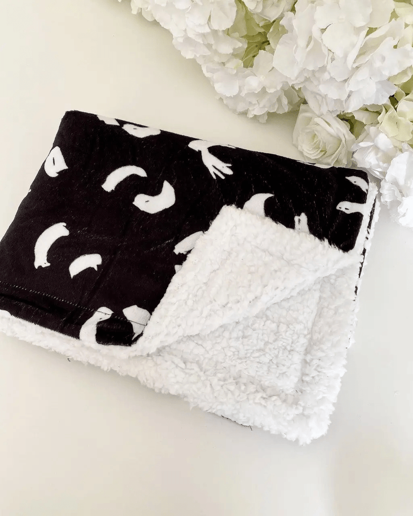Sassy Paws Collection Black Panther - Dog blanket